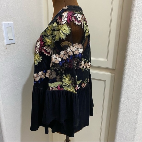 Eri + Ali Ornate Embroidered Floral
Top Small EUC - Picture 3 of 9
